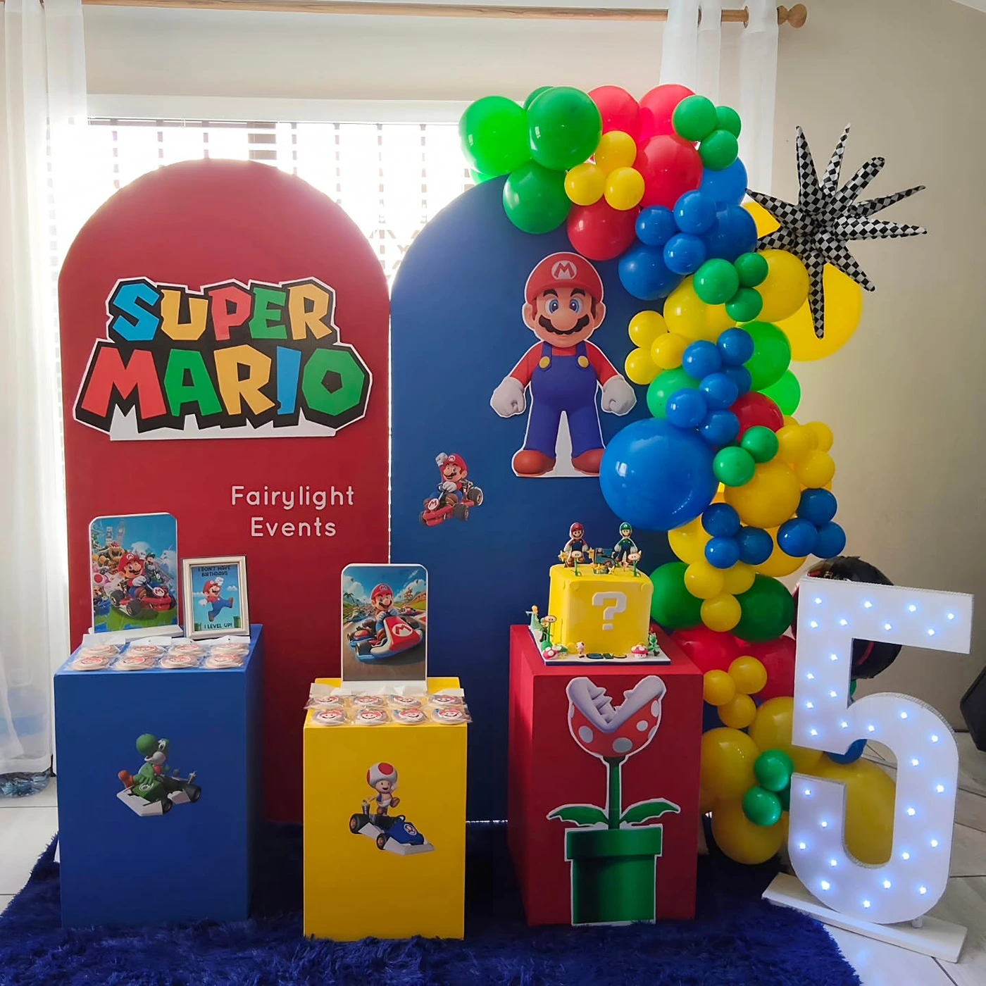 Super Mario themed birthday backdrop and balloon garland